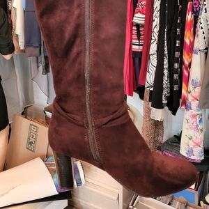 Predictions fauz suede knee high heeled boots